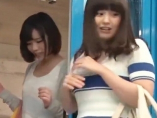 〖マジックミラー号〗ちょっと酔った女子大生に強制センズリ鑑賞 大きな乳房が最高です