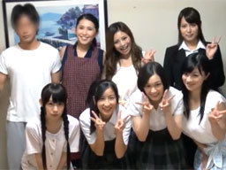 母や姉妹など7人の女性に囲まれる長男！全員に求められてセックス漬けの生活
