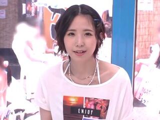 海でナンパしたショートカット水着美少女JDに童貞のフリした絶倫AV男優が激ピストン⁉エビ反りアクメする敏感娘の濃厚エッチ！
