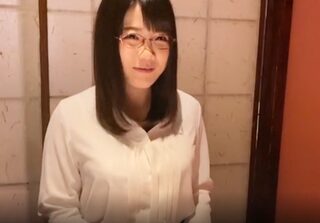 〈爆乳眼鏡少女〉営業の仕事にちょっとお悩みのメガネっ娘。大丈夫！男のほとんど全てが爆乳メガネって大好きだから！ww