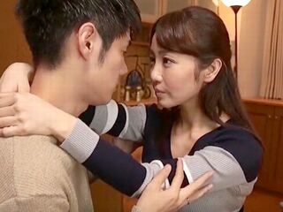 ＜嫁の母＞泥酔した四十路の義母が娘婿を痴女誘惑！エロ巨尻な美熟女の濃厚キスに発情しデカチン即ハメの不倫中出し＜人妻NTR＞