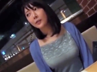 〖人妻〗えっ本当にもうすぐ三十路なの？脱いだら、とんでもないサイズの胸にビックリ