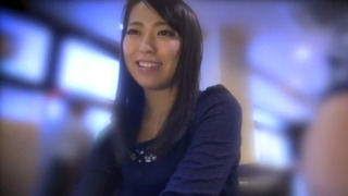 《人妻ナンパ》読者モデルのお仕事と称してクールな感じの素人奥様と中出しセックス！
