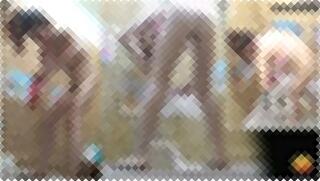 【着衣脱糞】海の家のトイレ盗撮！お腹冷えちゃった水着女子3人が下痢便うんこお漏らしｗ