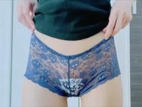無修正・自画撮り 生理中の女がナプキン（ボカシあり）やヒクヒクまんこを見せつける自撮り動画