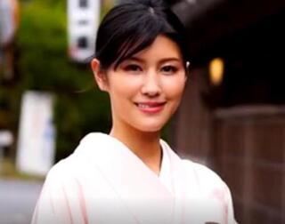 超高級旅館・若女将のねっとり極楽リップ接待！妖艶で色気溢れる若女将が柔らかな舌やお口を使って贅沢なおもてなし！