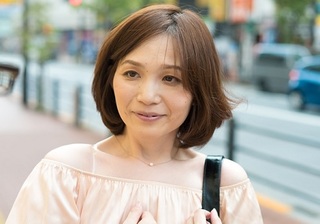 熟女ナンパ「もぉ、おばさんよ？♡」美脚と巨乳おっぱいが激エロなスレンダー素人人妻を捕まえて膣内射精セックスしちゃう！