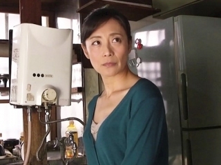 〖四十路熟女〗薄着の母に毎日欲情してしまう ついに理性の糸が切れてしまった