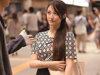 【人妻ナンパ】超SSS級クラスの美人な奥さんをゲット！ホテルに連れ込み不倫ザーメンを膣内射精で流し込むw
