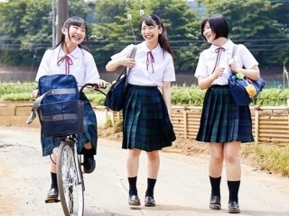 〖マジックミラー号〗真っ白は肌にAカップの貧乳ボディ ピュアっ子にズボッと挿入