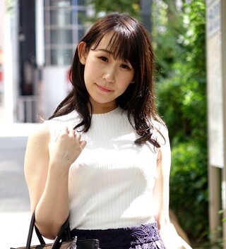 ☆人妻ナンパ☆ ３１歳だという旦那さんとの夫婦仲は悪くないがセックスレス状態が続いてると仰るとってもキレイな美人奥さまがとびきりスケベな淫乱メス犬に豹変！浮気はダメだと分かっていながらもしつこいまでの電マ責めで敏感ポイントに快楽を与え続けられて絶頂欲求が高まった人妻の淫らな姿を見逃すな！