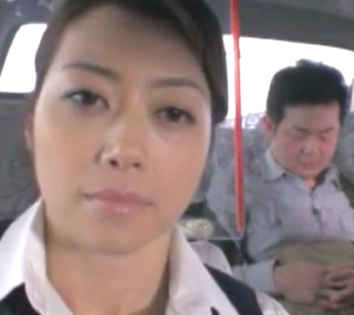 『自●しようとする男を説得しフェラ抜きする淫乱タクシードライバー・北条麻妃』「私が咥えてあげるから…元気出して」