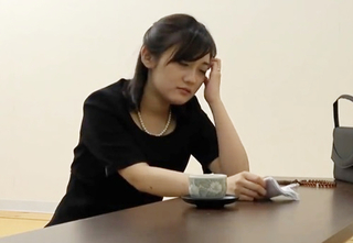 【喪服ｘレイプ】「ふわぁぁ～」弔問に来たスレンダー巨乳おっぱい美女に睡眠薬飲ませて、無意識状態のマンコに膣内射精！