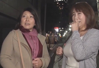 《人妻ナンパで連続中出し》「私達！？ｗｗ」ムチムチ巨乳おっぱいの素人美魔女・美熟女おばさんな姉妹を誘って連続射精SEX
