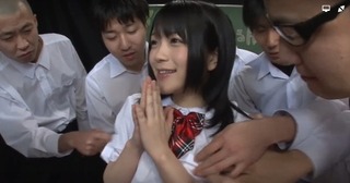 【美少女×大人数】時間が止まる時計で、カワイイ童顔美少女1人に大人数男子が、中出しsex！勿論、途中で時間動きだしたりします♪