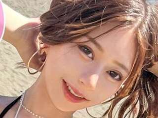 【大量潮吹き】巨乳の美人ギャルがエロ結合！ビキニ着エロ潮吹きおしっこ！バックでズコって中出し！