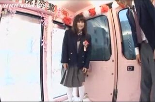 〈MM×女子校生〉卒業式を終えて校門を出て３分。怪しい車に捕らわれて20分後にはちんぽしゃぶってる女子の未来に幸あれ！ww