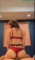 【個人撮影】赤の下着が似合うギャル人妻さん。フェラ→騎乗位→バックで喘ぐ姿にフル勃起な不倫投稿映像！