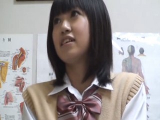 【マッサージ】水泳で疲れた体をイタズラ＆盗撮され欲情しちゃった制服美少女