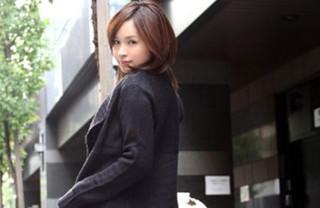 アラサー美巨乳の妖艶な美熟女奥様近藤明日香さんが恥じらいながらも他人棒に寝取られます！舞ワイフ