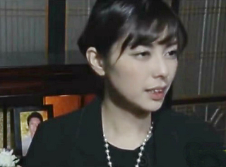 《ヘンリー塚本》「挿れて下さい…♥」旦那の３回忌に体が寂しい三十路のスレンダー美乳おっぱい人妻が他人棒に堕ちる！
