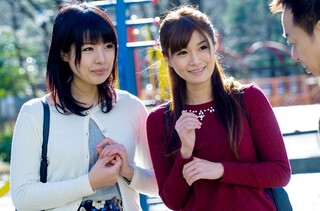 ☆人妻ナンパ☆ ２４歳と２６歳だという出産してから旦那様とはセックスレス気味だとおっしゃる美人奥さまたちがとびきりスケベな淫乱メス犬に豹変！平日の昼下がり突然声を掛けてきた言葉巧みなナンパ師の口車に乗せられてソノ気になった性欲旺盛なドスケベ人妻たちが下品な絶頂ズラでイキ乱れる淫らな姿を見逃すな！