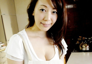【未亡人】「は、恥ずかしぃ…♡」寂しくてオナニーしてたムチムチ巨乳おっぱいの人妻熟女・美魔女おばさんが義兄に見られて…