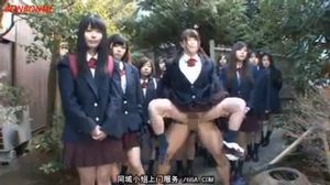どんな状況でも真剣に話を聞く女子校生ｗハメられ持ち上げられ突かれてもアエギ声は話が終わった後にｗ