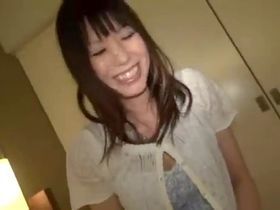 ナンパされて酒を飲んでハメを外しちゃったホロ酔い人妻2人組！