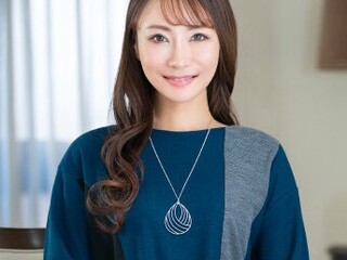 「ちょっと、恥ずかしいんですけど…」高身長スレンダーな熟女がカメラの前で下着姿に！