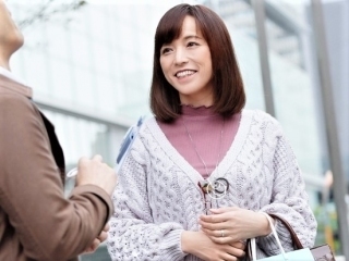 〔熟女軟派〕ホントに５５才なの？セレブ妻の裏の顔は、エッチ大好きマダムでした