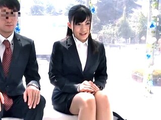 ［MM号］素人ナンパ‼『理性と性欲どちらが勝つのか❓』21歳の可愛いOLさんが会社の同僚と中出しセックス♥