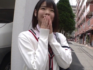 笑顔がキュートなロリ顔女子校生がお金欲しさのエッチなアルバイト❤可愛い顔して大胆でおじさんのチンポ生ハメ許し膣内射精！