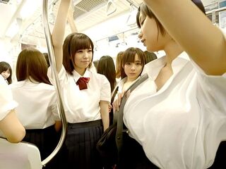 ＜電車痴漢＞車内を占領するエロ制服なロリJK集団の羞恥なM男いじめ！ドS痴女な胸チラで誘惑し強制フェラ抜き♡＜ハーレム＞