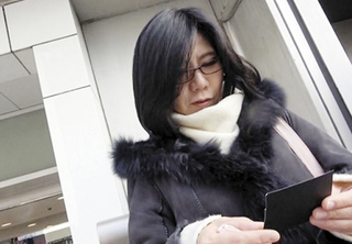【不倫ｘ温泉旅行】「あぁ♡抱いて下さい…♡」アラフィフ、四十路でメガネの素人・人妻熟女おばさんの濃厚な裏切りSEX！