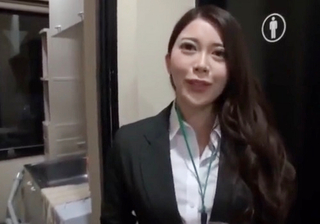 《SOD女子社員》「Hしたい♥♥」スレンダー巨乳おっぱい人妻社員はママなのに挿入中にクリに電マ当てて感じる淫乱女！！