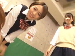 体育倉庫で男子を誘惑して好き放題する女子校生二人組