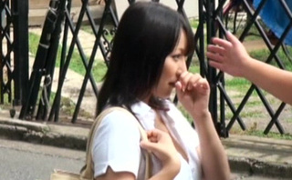 近所に越してきた巨乳人妻があり得ない位エロ過ぎるので声を掛けたらムフフっな事に