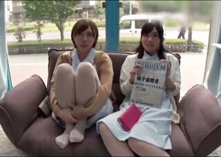 〈MM×専門学生ズ〉イケイケとムッツリ対象的な２人の反応が面白すぎる！精子口に入れた経験の質問の反応とか草ww