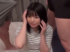 【ナンパ】初めて味わう2本のチンポの快楽にスケベな本能を剥き出しにして乱れる女子大生！