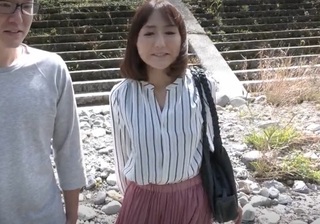 《人妻熟女》「嬉しいわ…♥♥」脱がすと凄い！神乳・神ボディ！スレンダーくびれ巨乳おっぱいの美魔女おばさん近親相姦が最高