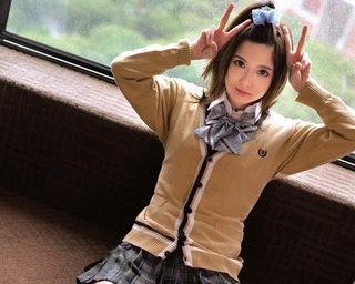 【女子校生貧乳】ペタムネ体を動かし舐め回したおじさんの肉棒捩じ込まれ膣内射精される女子生徒