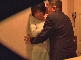 無数の盗撮カメラを気づかず堂々と不倫する人妻