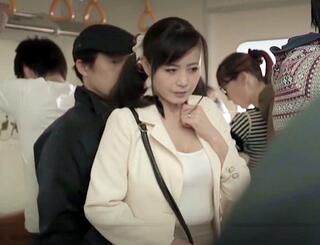 電車の中で痴漢される奥さん・・・執拗に股間を触られて身体を疼かせると駅のトイレに駆け込み肉食フェラに不倫ＳＥＸでハメ狂う