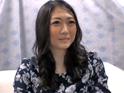夫は医者！子持ち32歳のセレブ妻がアラフォー童貞の筆おろしに挑む