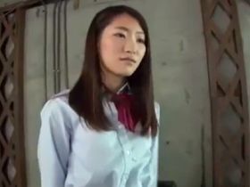 モデル撮影と偽りナンパした10代制服女子の未発達マンコに容赦なく生中出し！