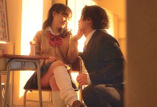 小悪魔ロリJK(工藤ララ)が従順な服従男と教室で中出しセックス
