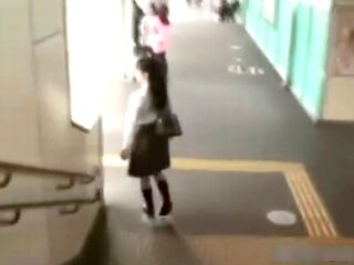 ＜電車痴漢＞地味で真面目なロリ巨乳JKを狙い撃ち！羞恥なエロ制服のデカ尻に絶倫デカチンで強姦凌辱し肉便器調教！＜レイプ＞