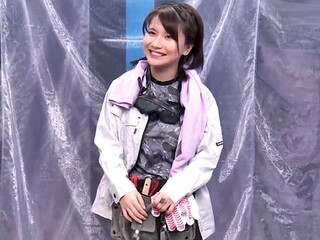 ［MM号］素人ナンパ‼『けんせつ女子にインタビューをしています❗』ガテン系娘がマシンバイブで潮吹きスプラッシュ♥