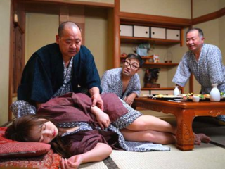 部長が計画した卑猥な凌辱温泉旅行…寿退社予定のムチムチ巨乳おっぱい人妻部下OLを宴会で泥酔させ種付け膣内射精【エロドラマ】
